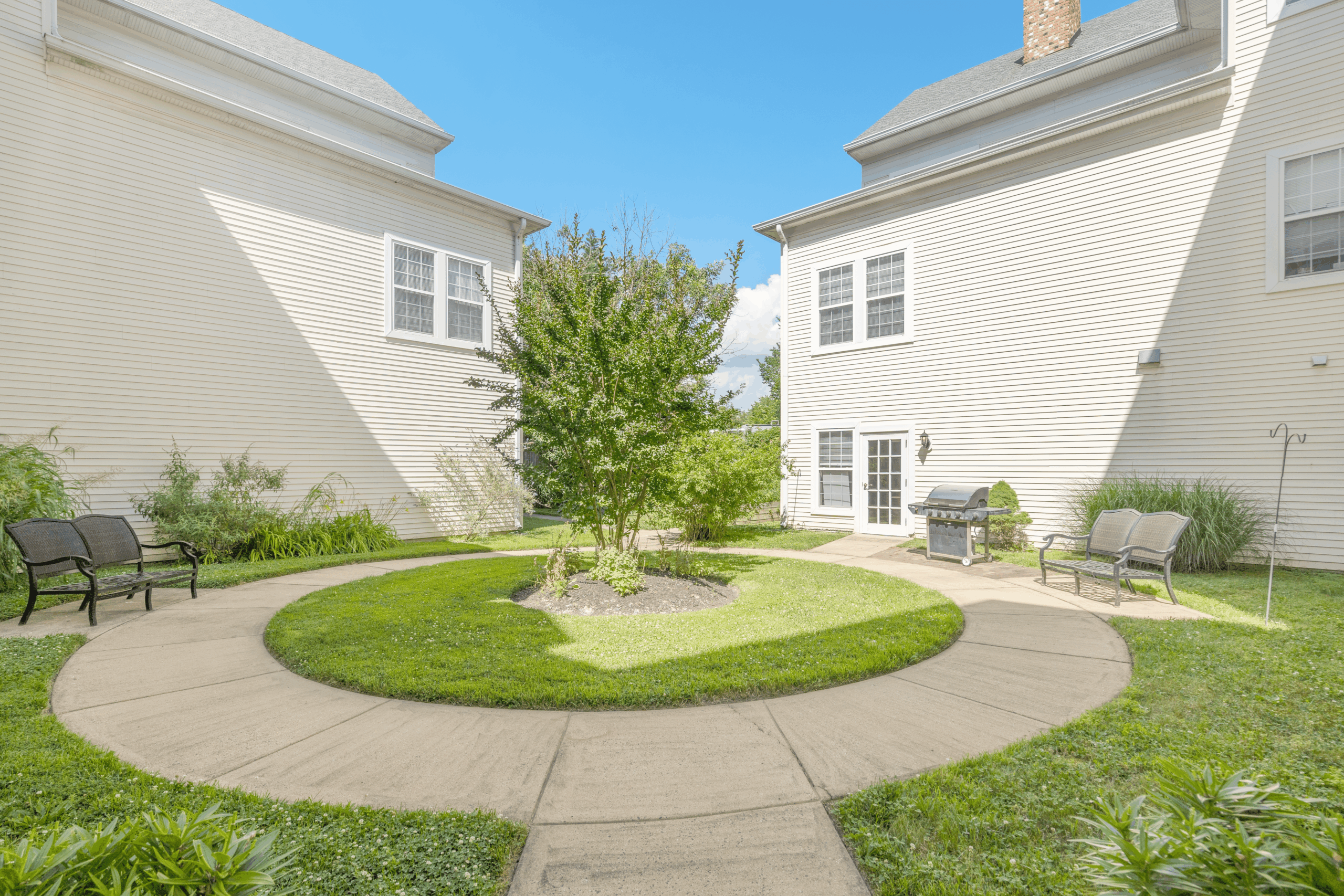 Mount Vernon courtyard
